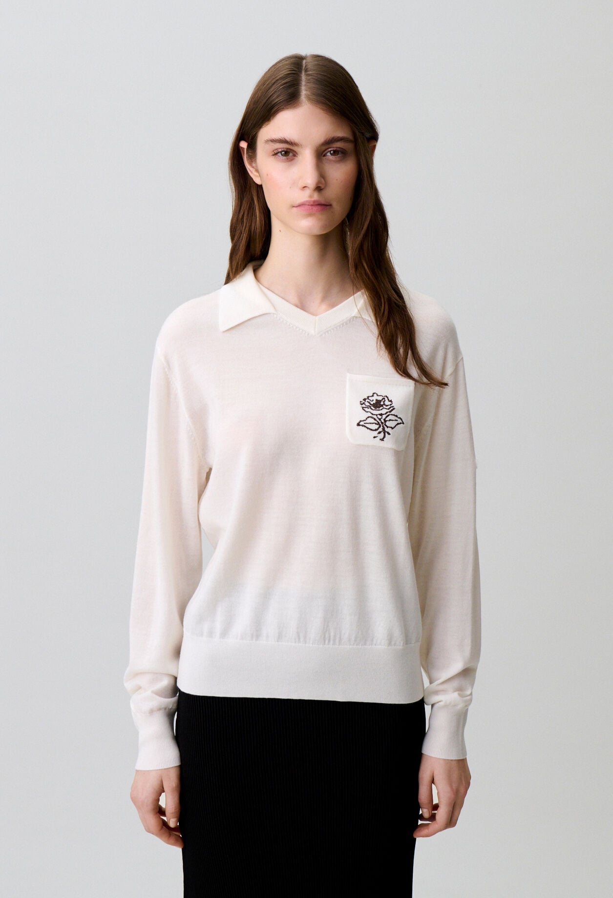 Jersey de punto con flor bordada