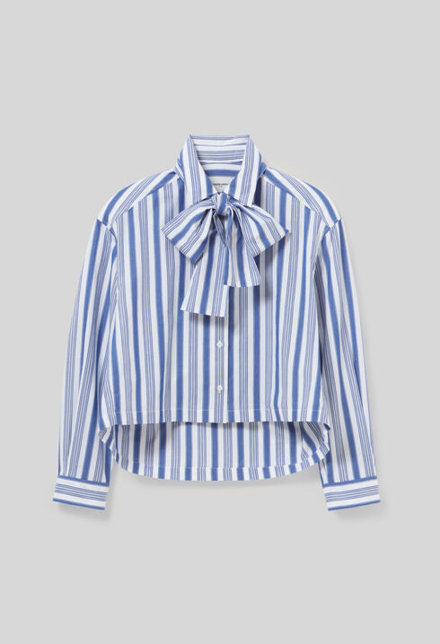 Camisa con rayas y lazo