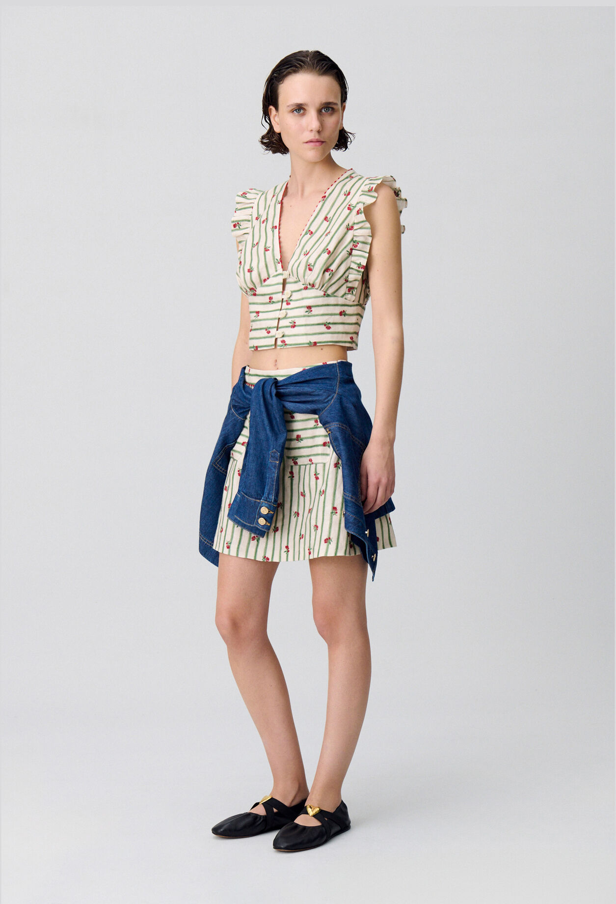 Top con volante y estampado