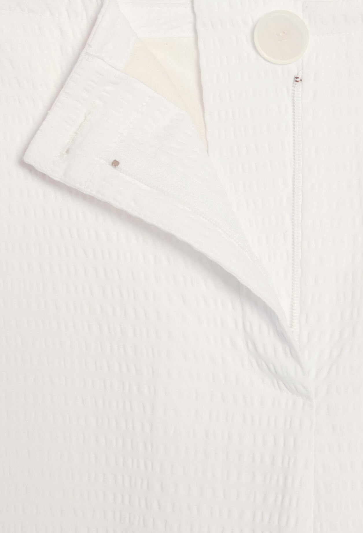 Pantalón cargo en blanco