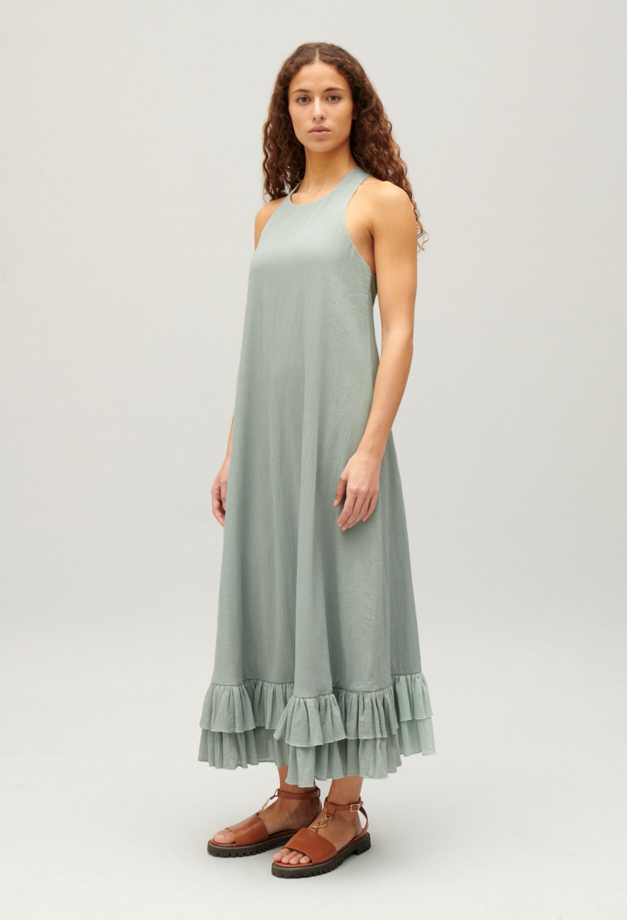 Vestido midi con volantes