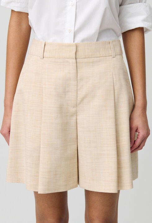 Short plisado