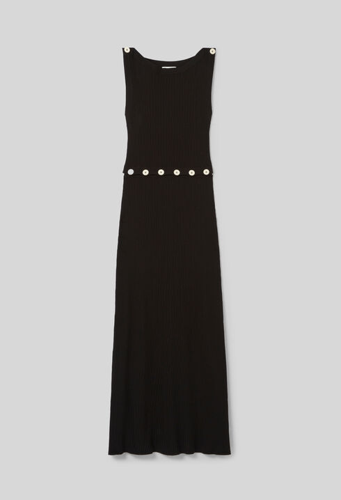 Vestido de punto de longitud media.