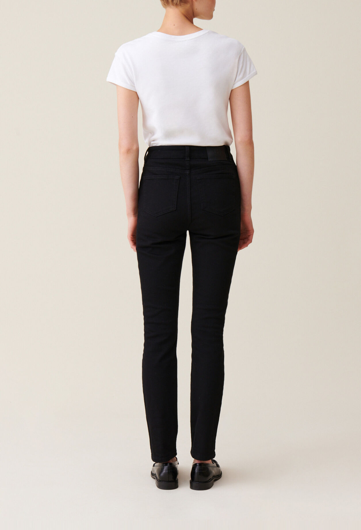 Vaqueros slim negros de tiro medio