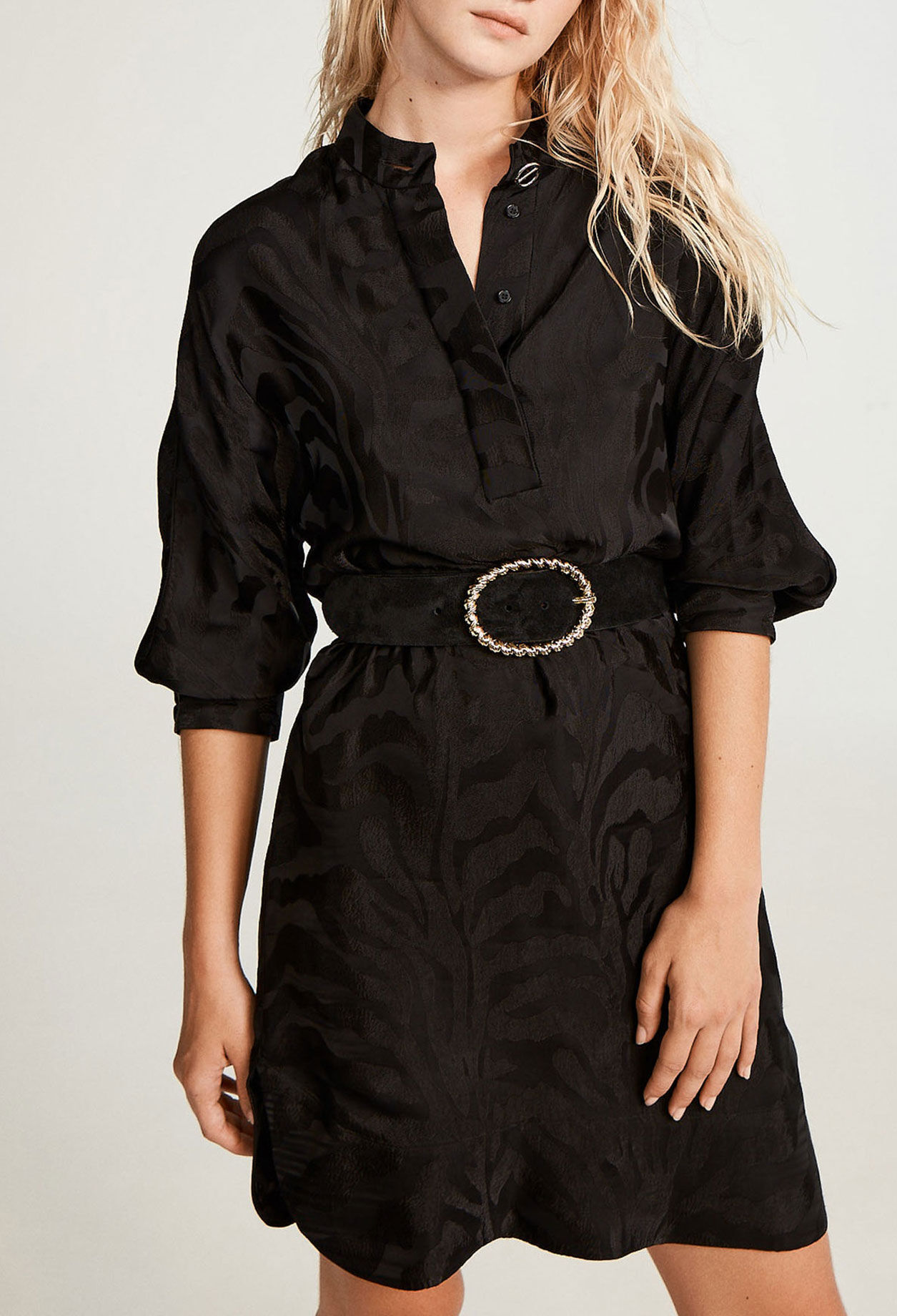 Vestido negro satinado