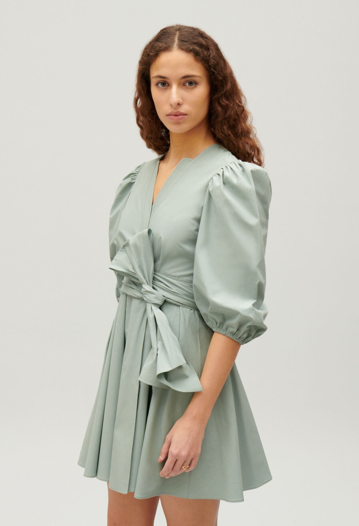 Vestido corto cruzado