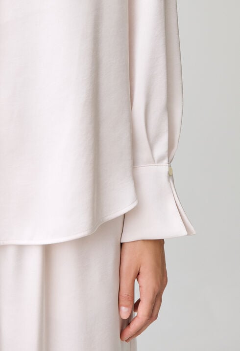 Blusa fluida con cuello