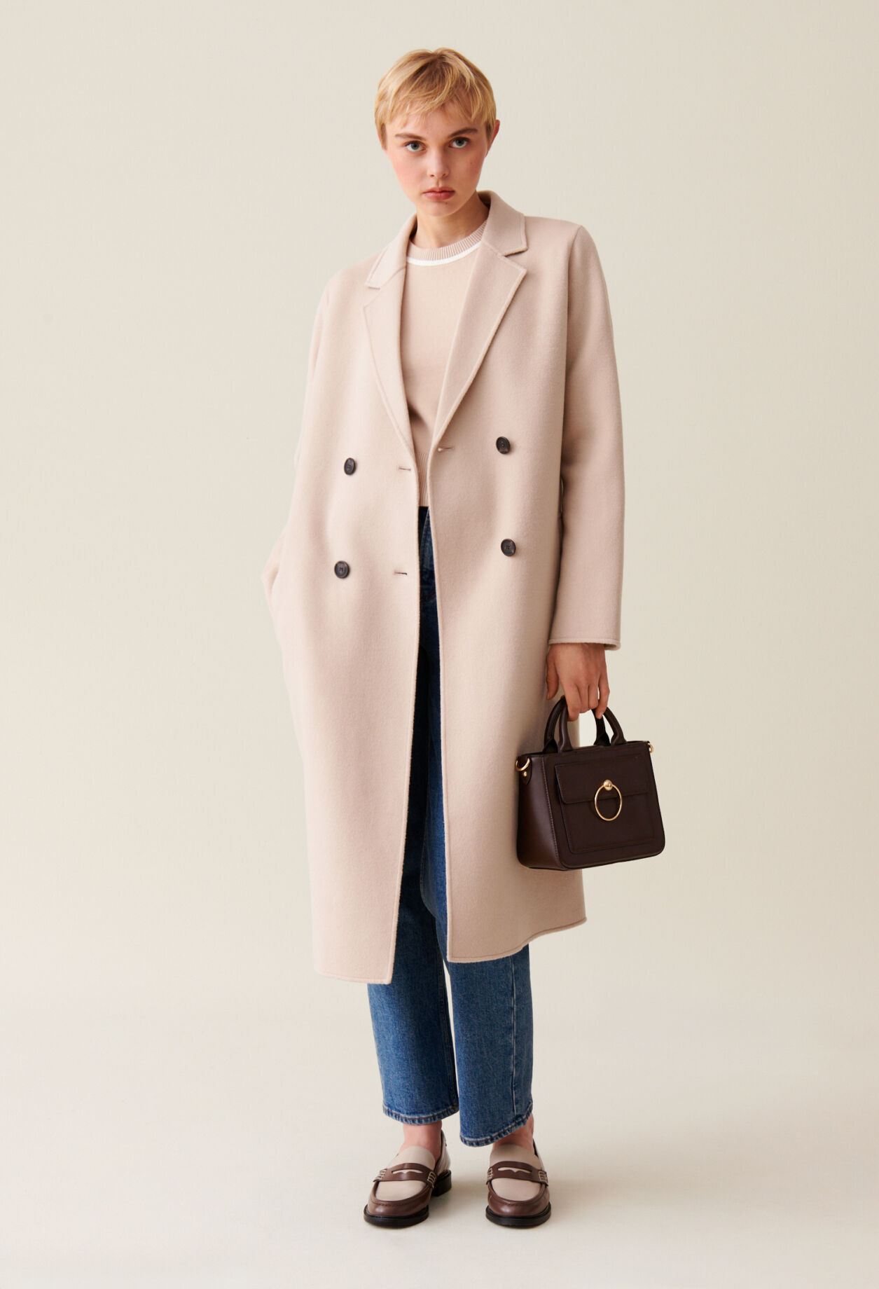 Abrigo semilargo mezcla de lana beige