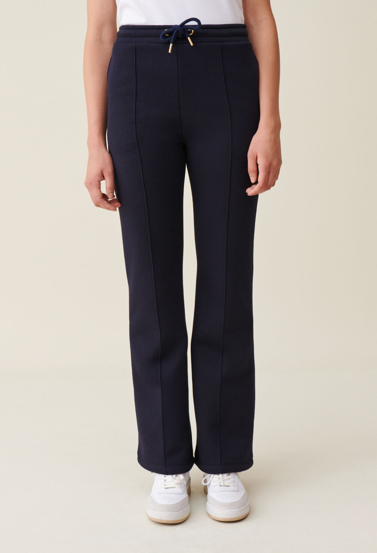 Pantalón azul marino cómodo