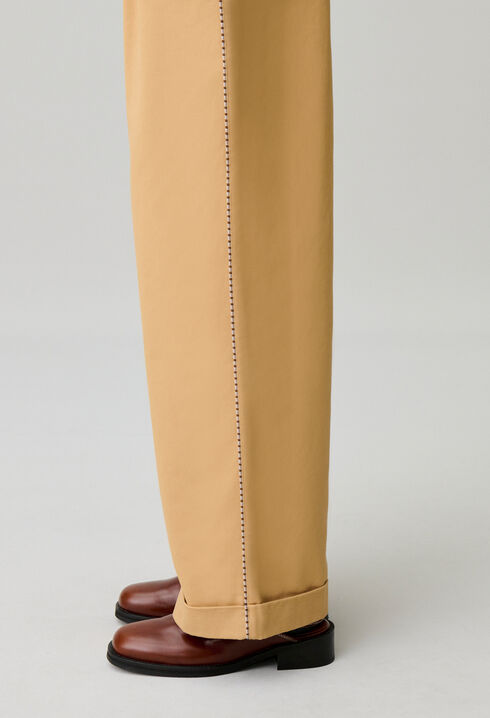 Pantal&oacute;n recto con pliegues