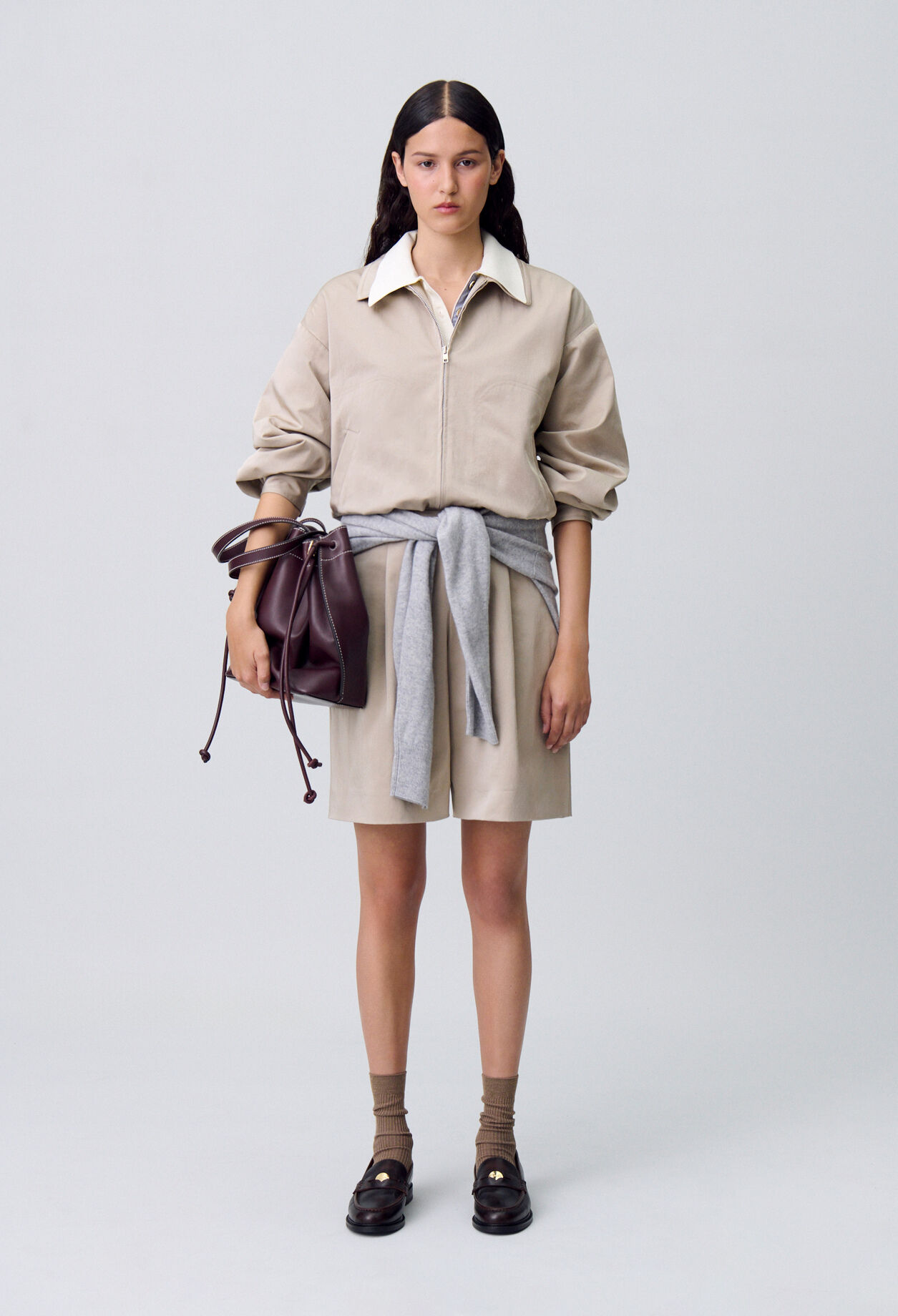 Bermudas cortos con pliegues