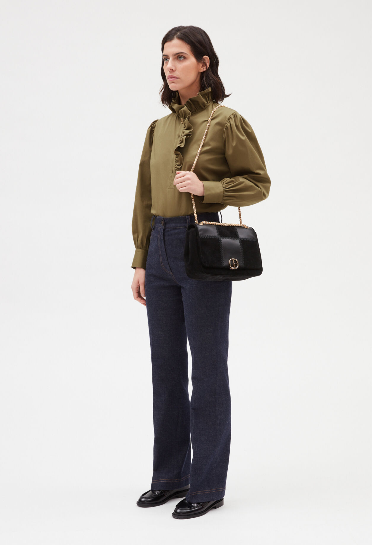 Blusa con volantes en caqui