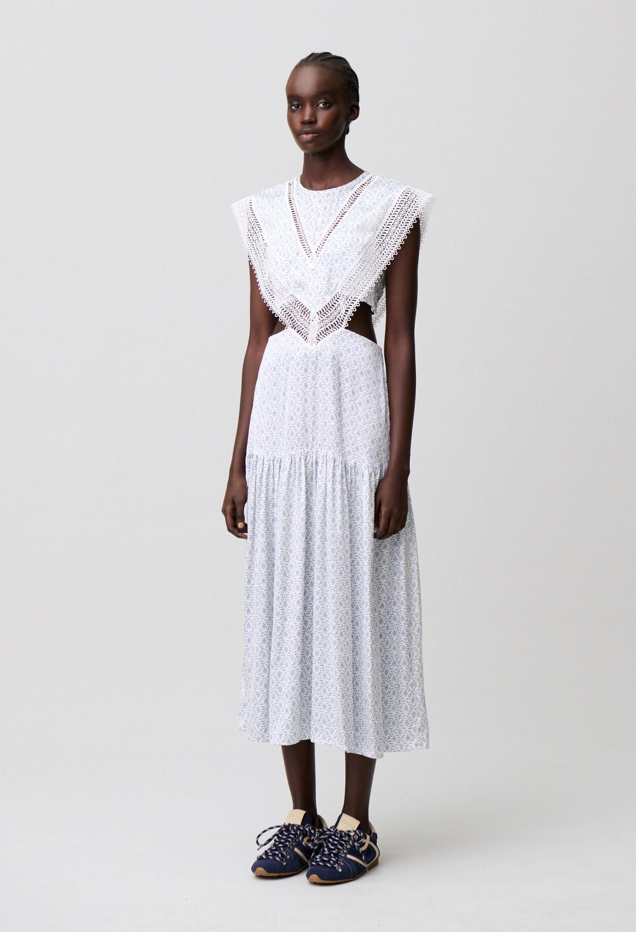 Vestido largo satinado con encaje