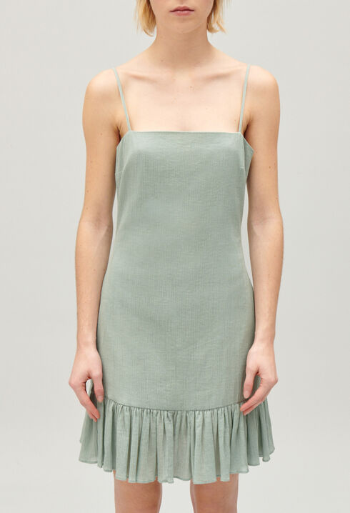 Vestido corto en almendra con volantes