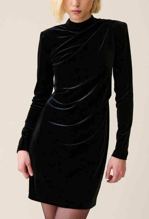 Vestido corto de terciopelo negro