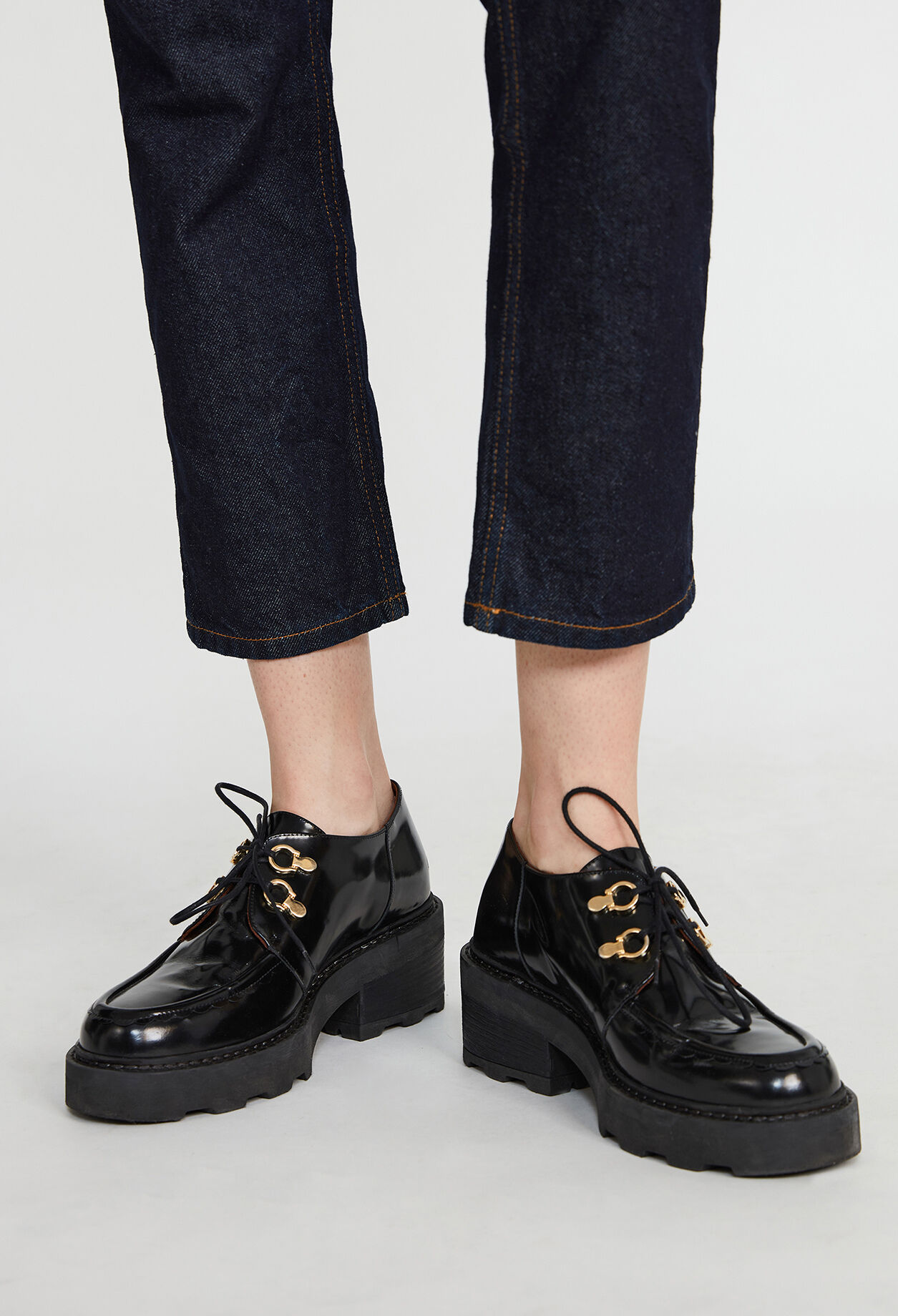 Derbies plataforma cuero