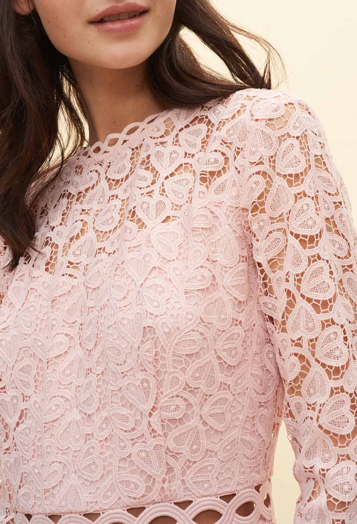 Vestido corto de encaje