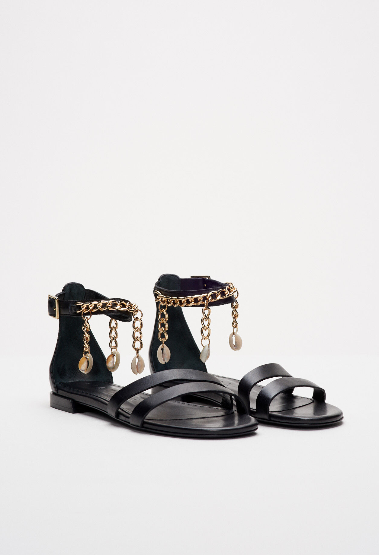 Sandalias con cadena de metal