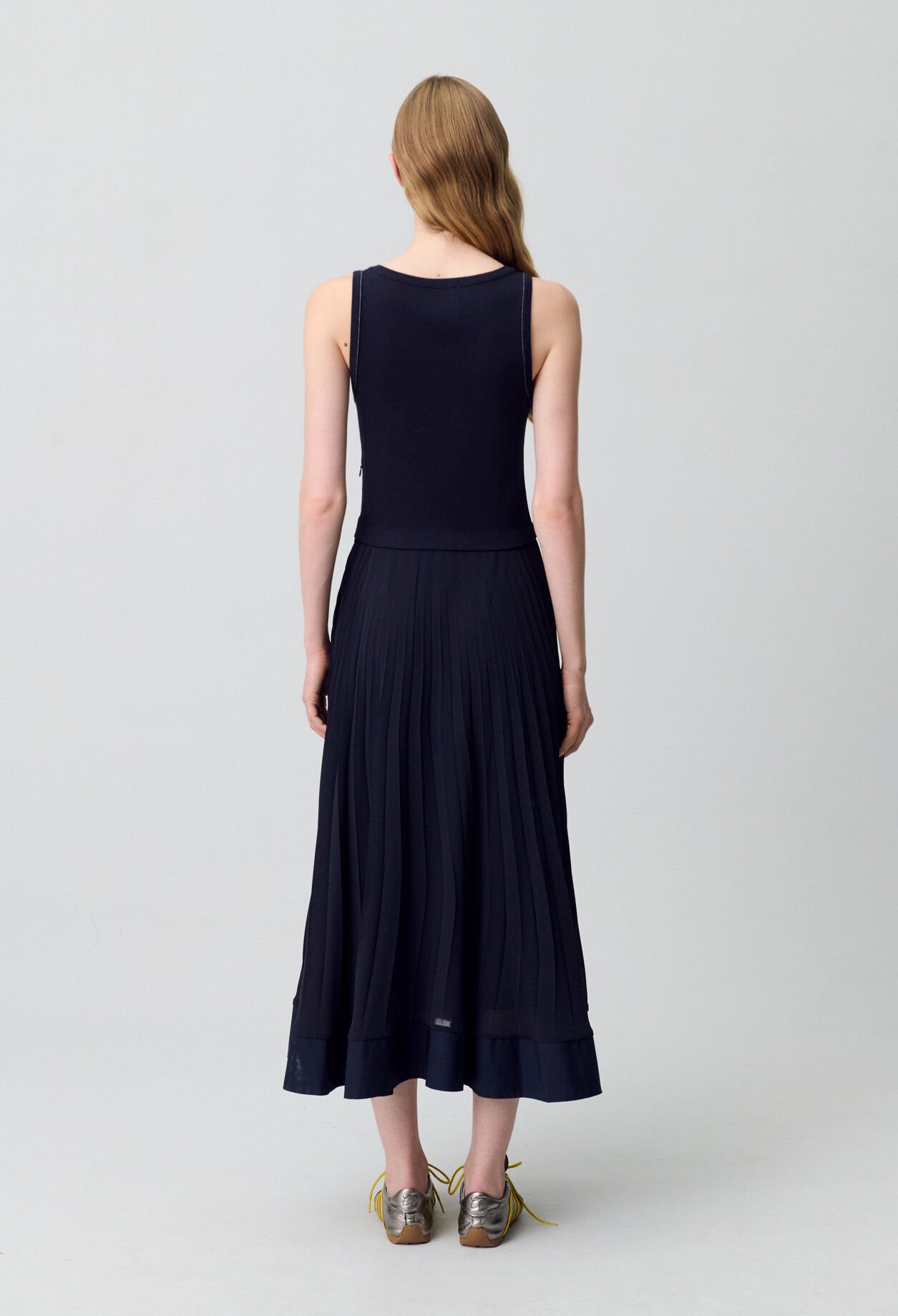 Vestido largo plisado en azul marino