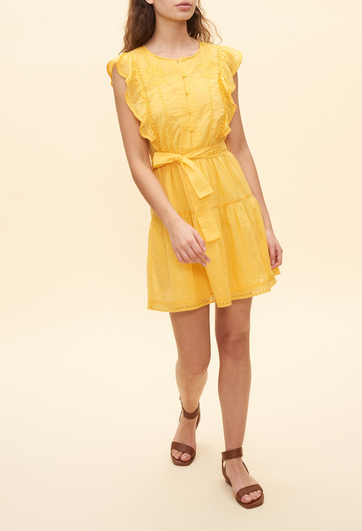 Vestido amarillo con volantes