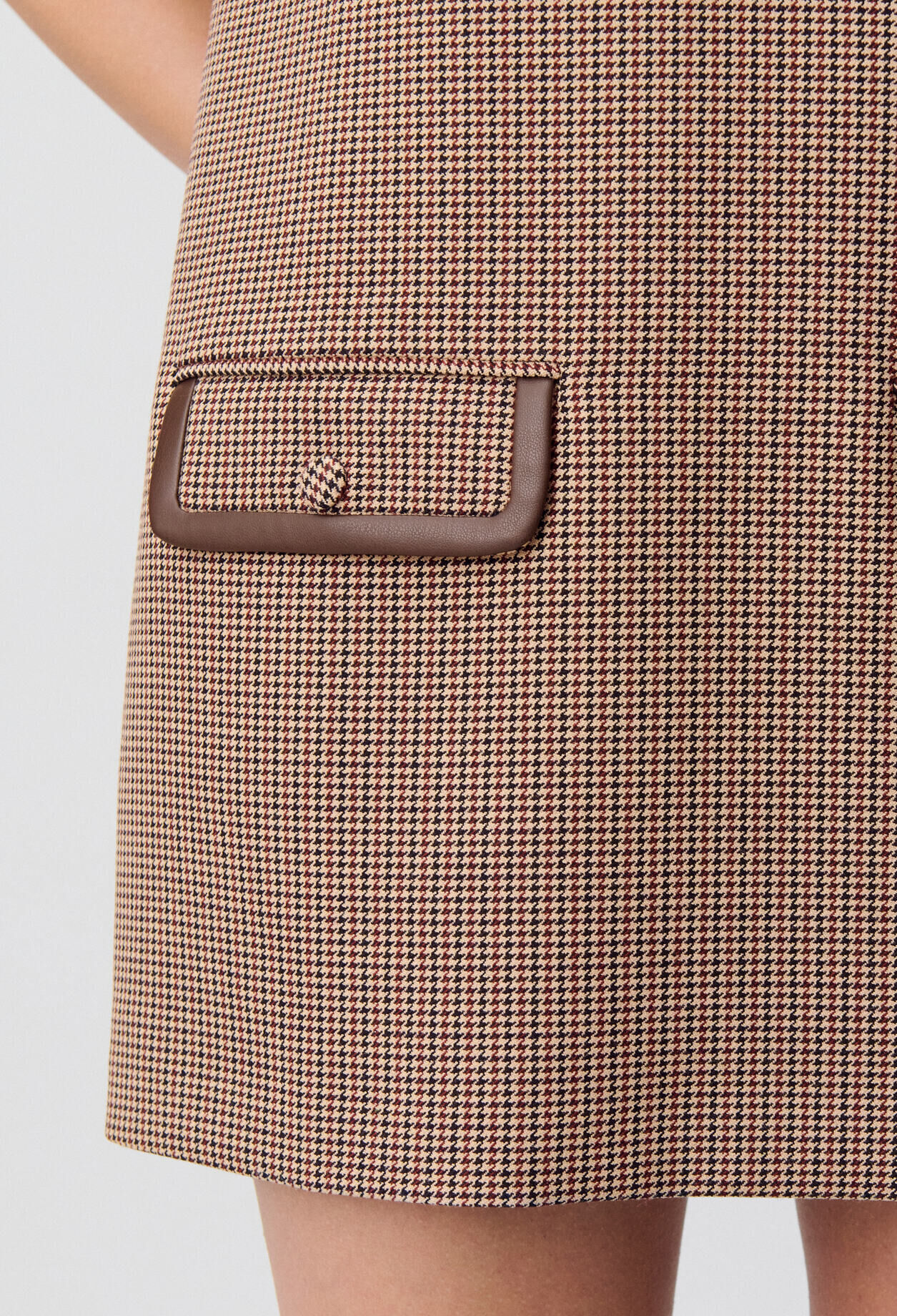 Vestido recto con cuero