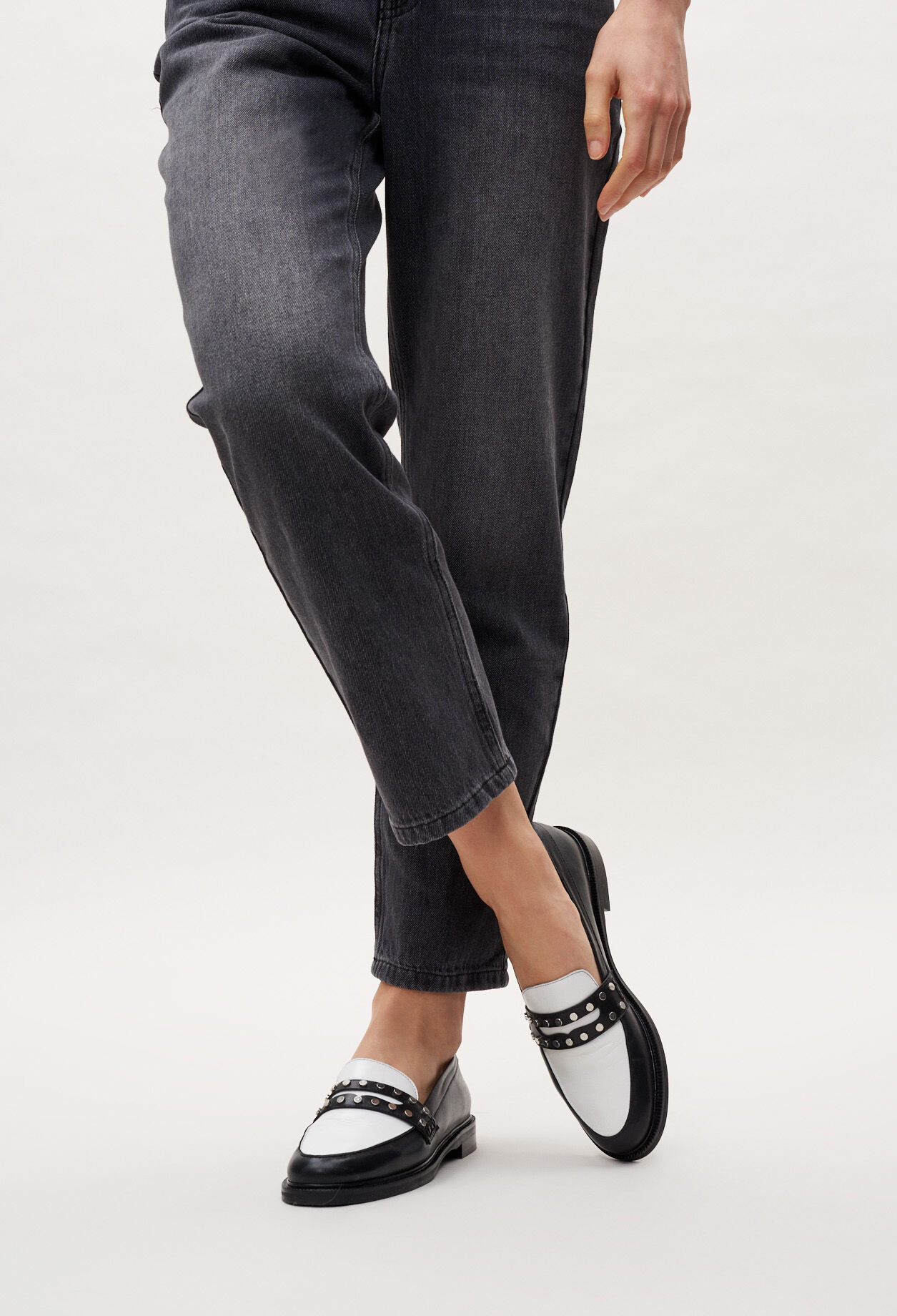 Mocasines con tachuelas