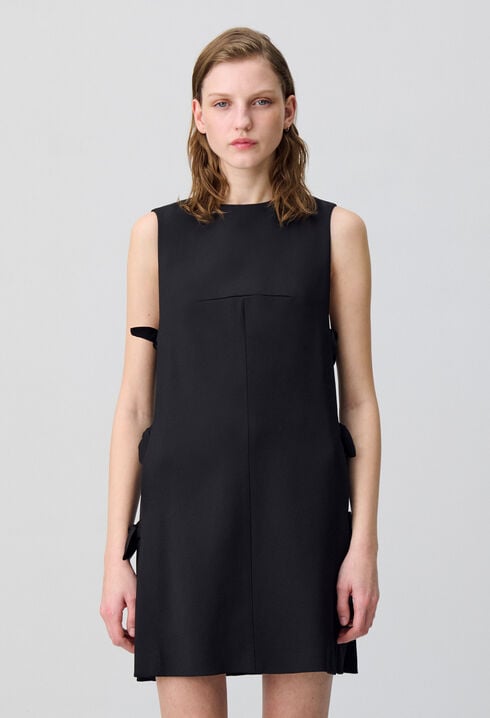 Vestido corto con lazos