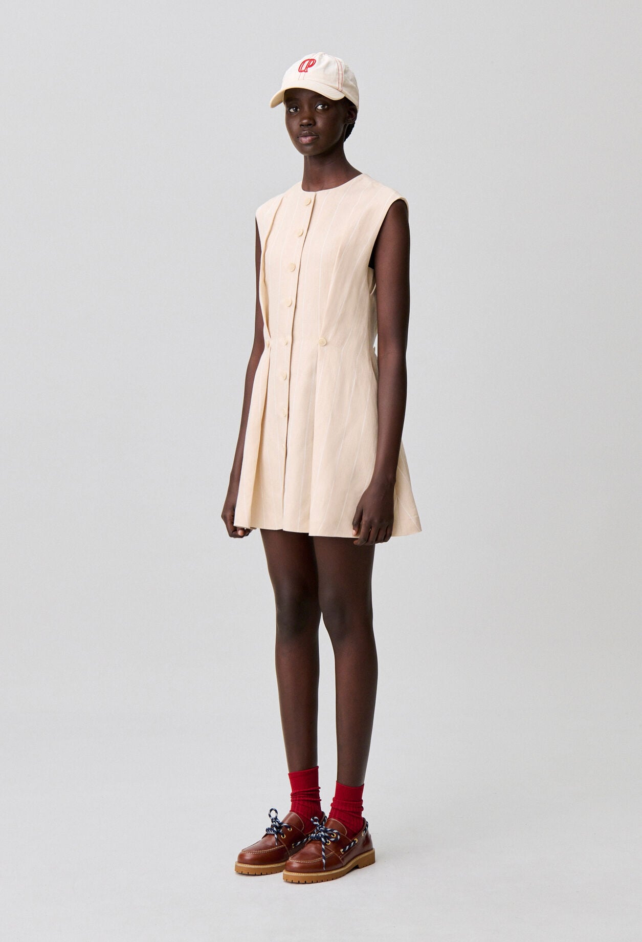 Vestido corto sin mangas