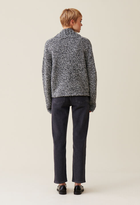 Jersey grueso con cuello en V gris