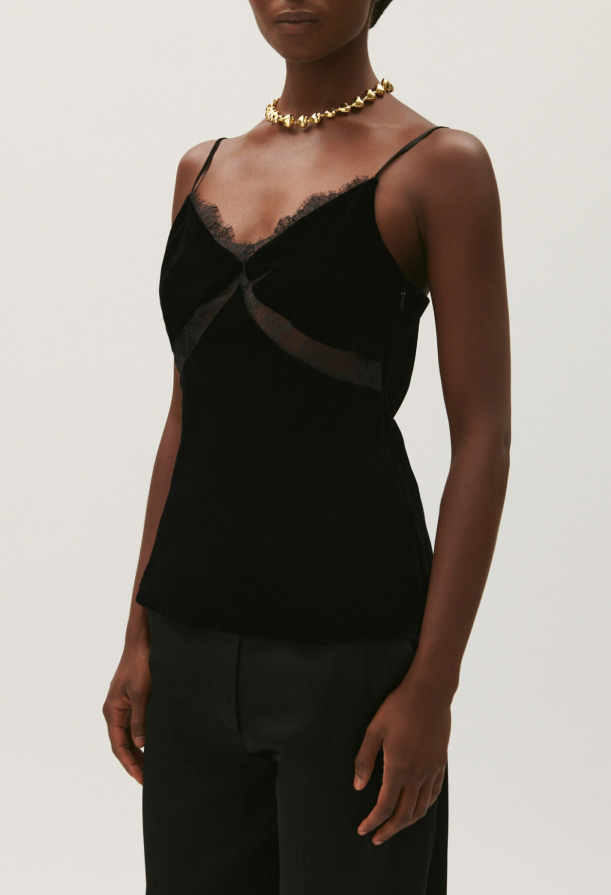 Camisola de terciopelo negro