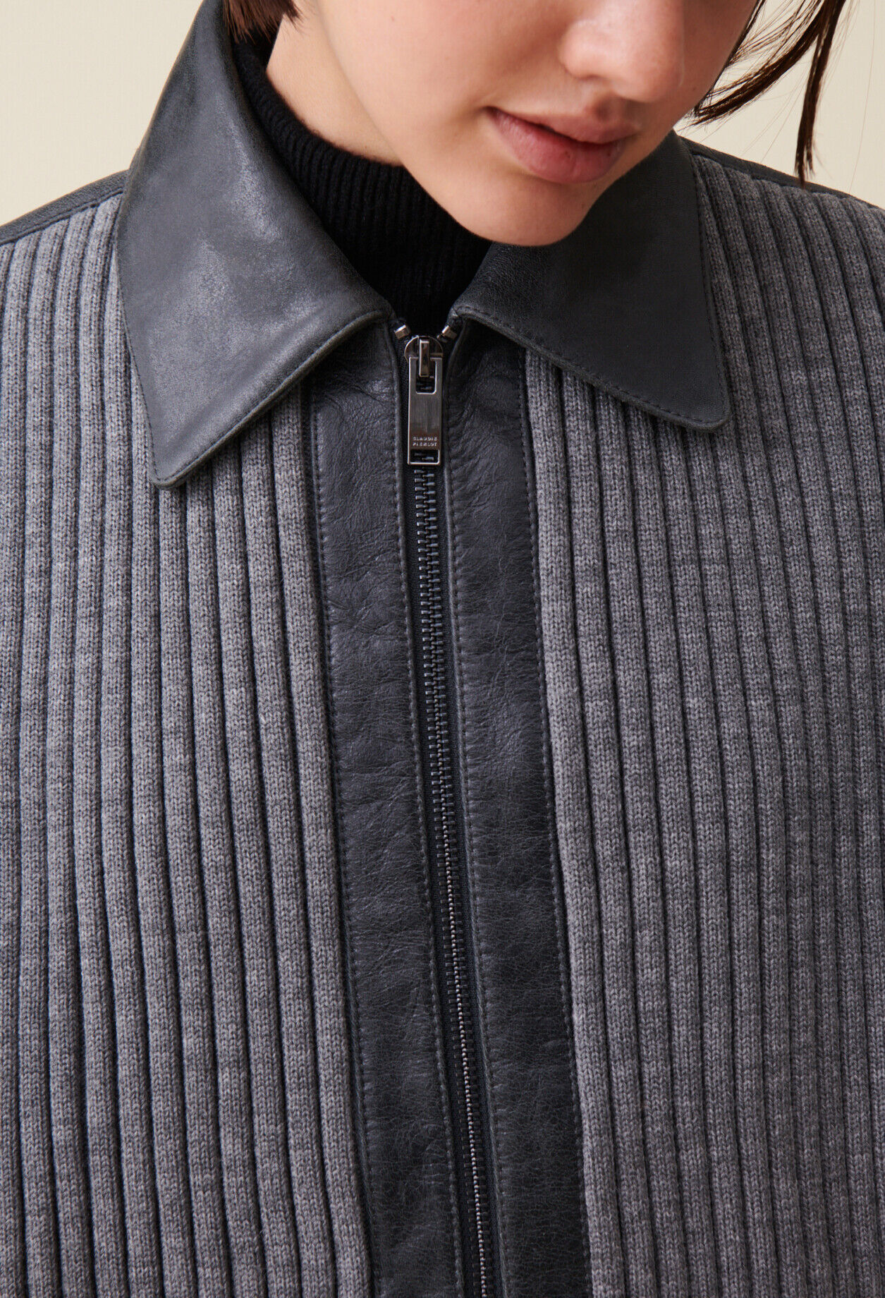 Bomber gris bimateria de cuero