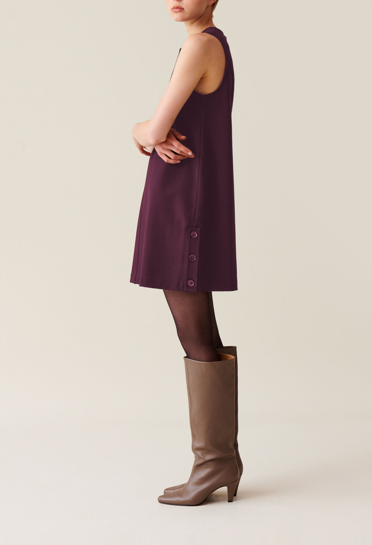 Vestido corto sin mangas