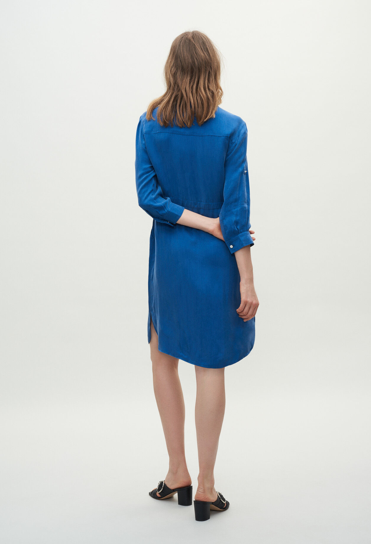 Vestido con botones de cuello redondo