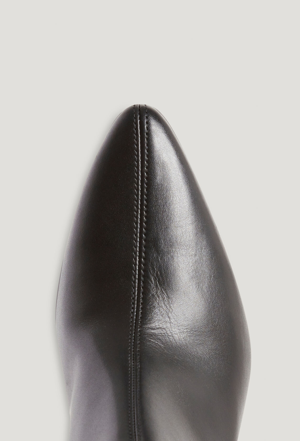 Botines de cuero negro