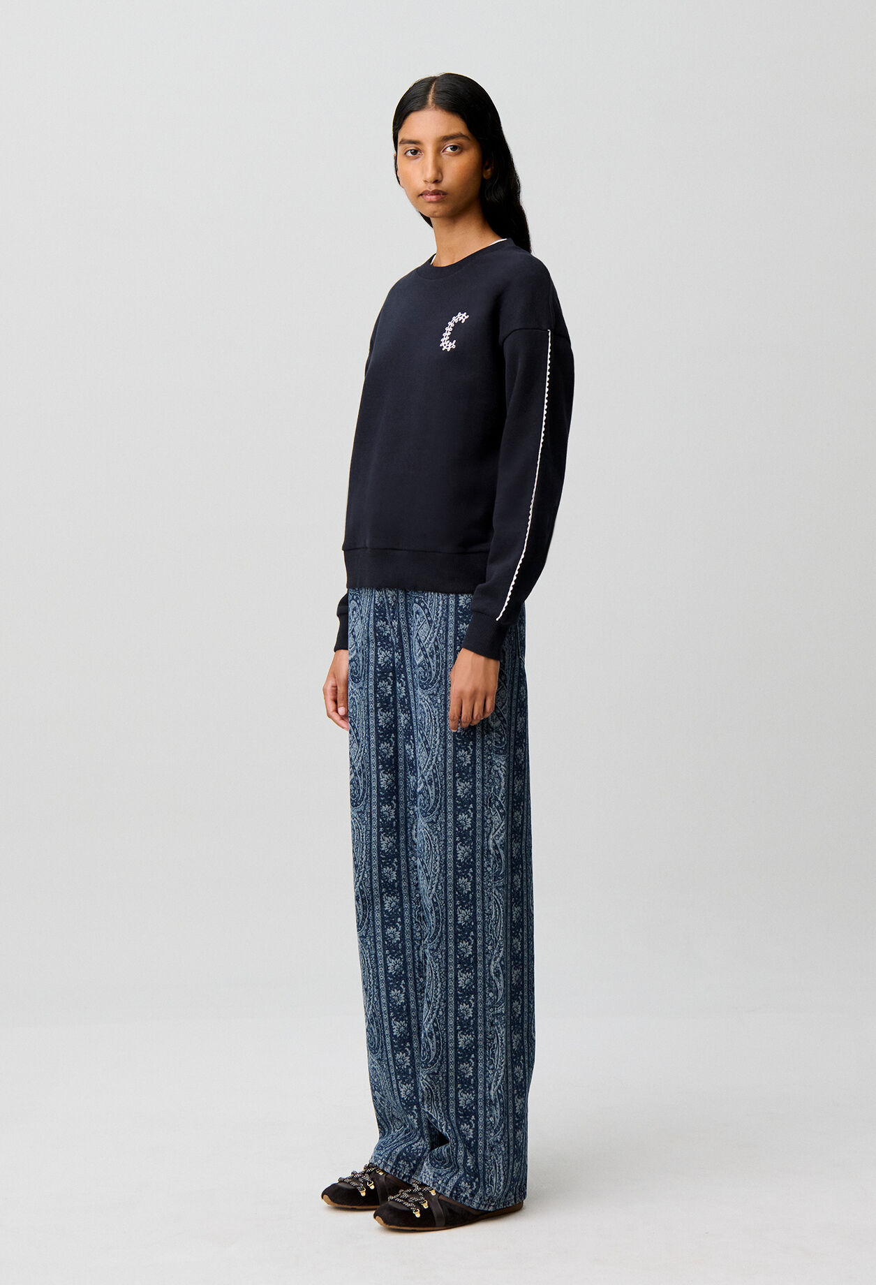 Sudadera algod&oacute;n org&aacute;nico bordado C