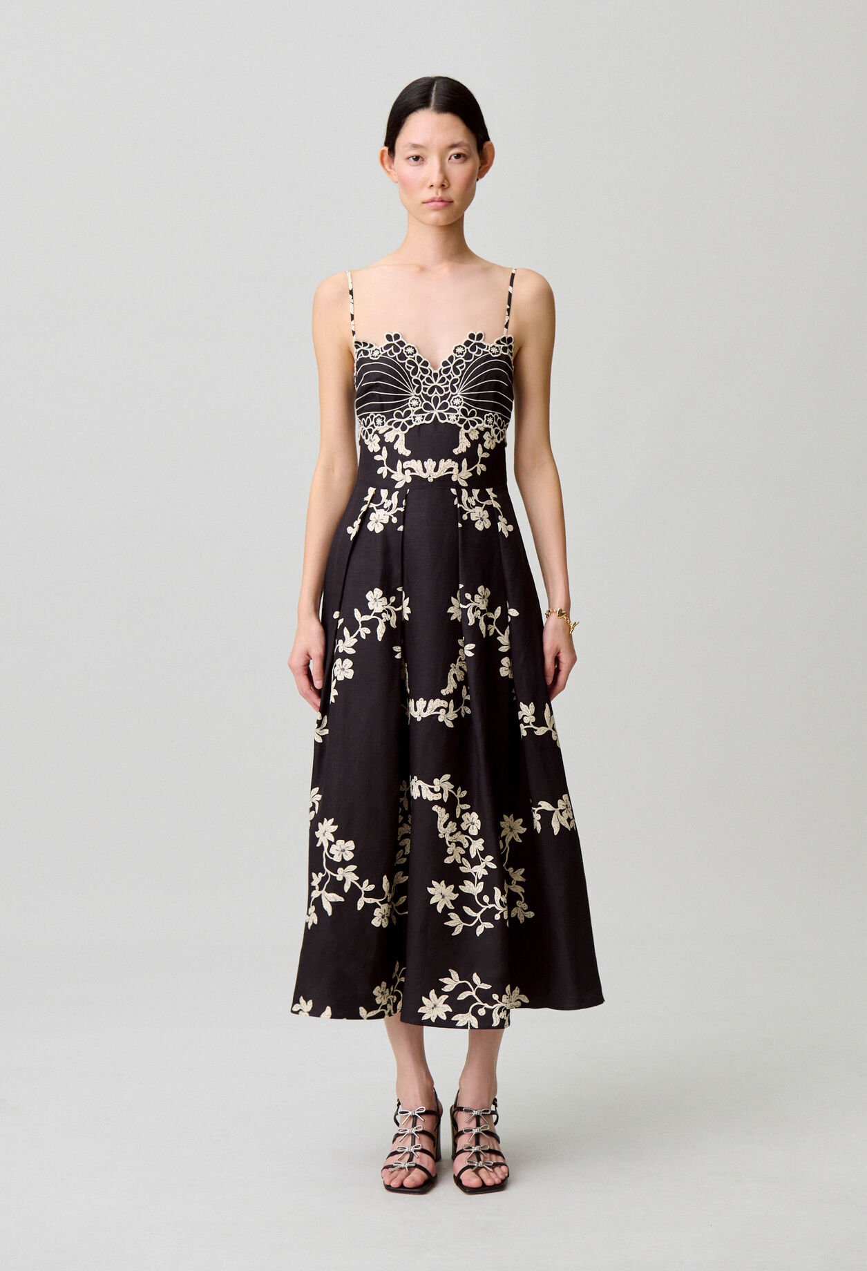 Vestido tirantes bordados florales
