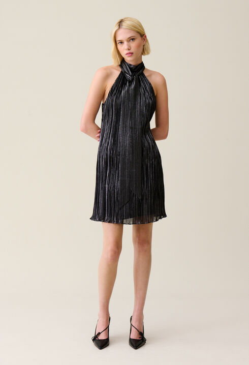 Vestido corto plisado plateado