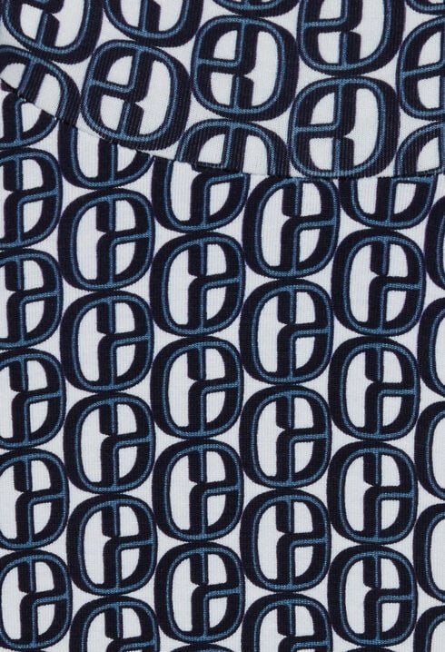 Camiseta cuello alto con monograma azul 