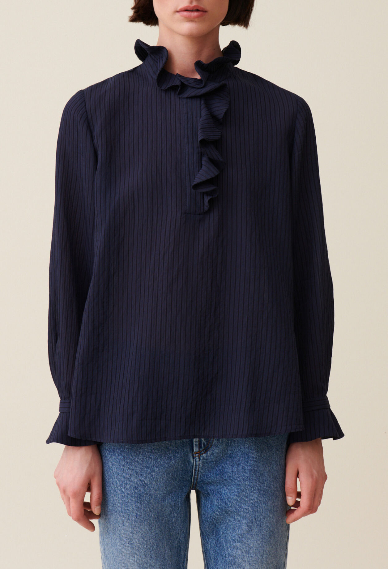 Blusa de rayas volantes azul oscuro