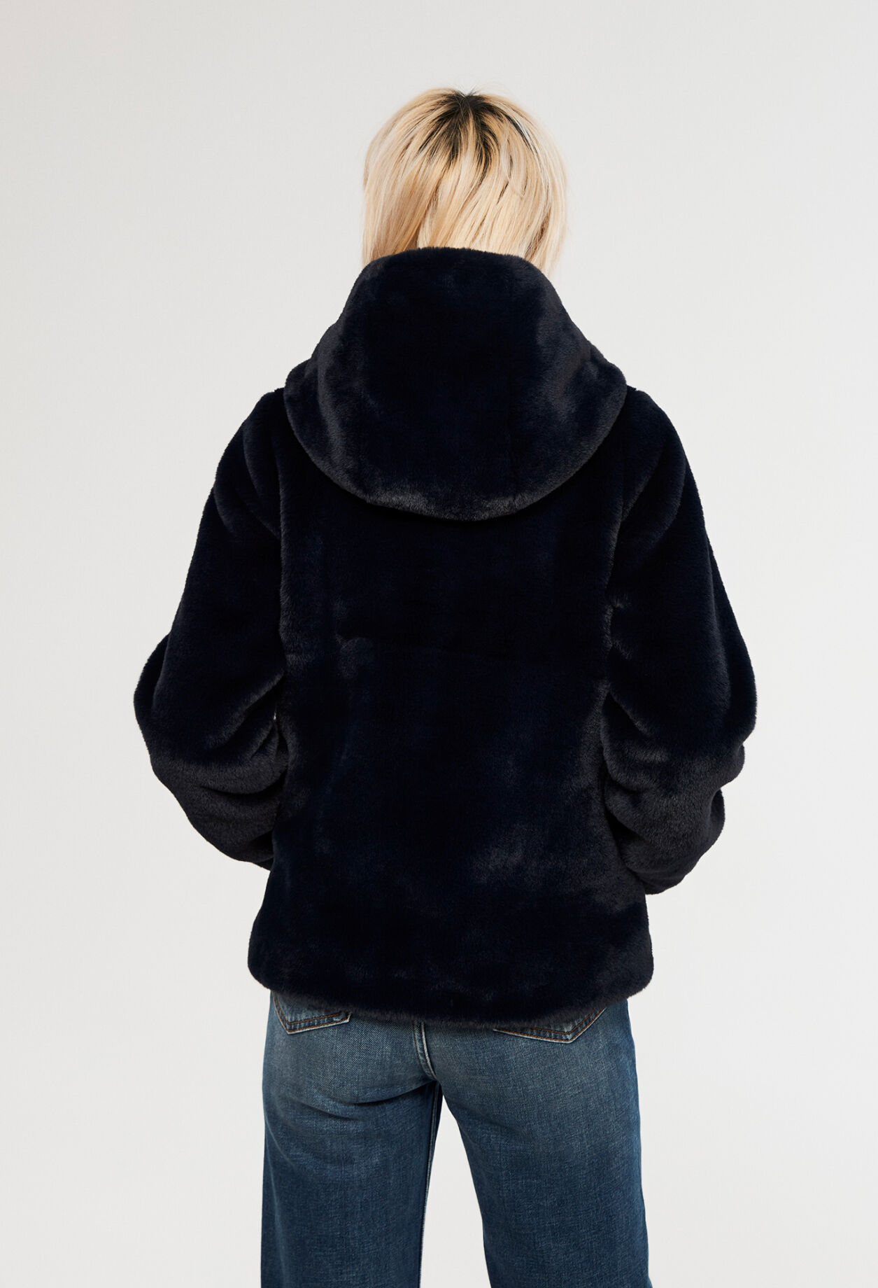 Chaqueta con capucha