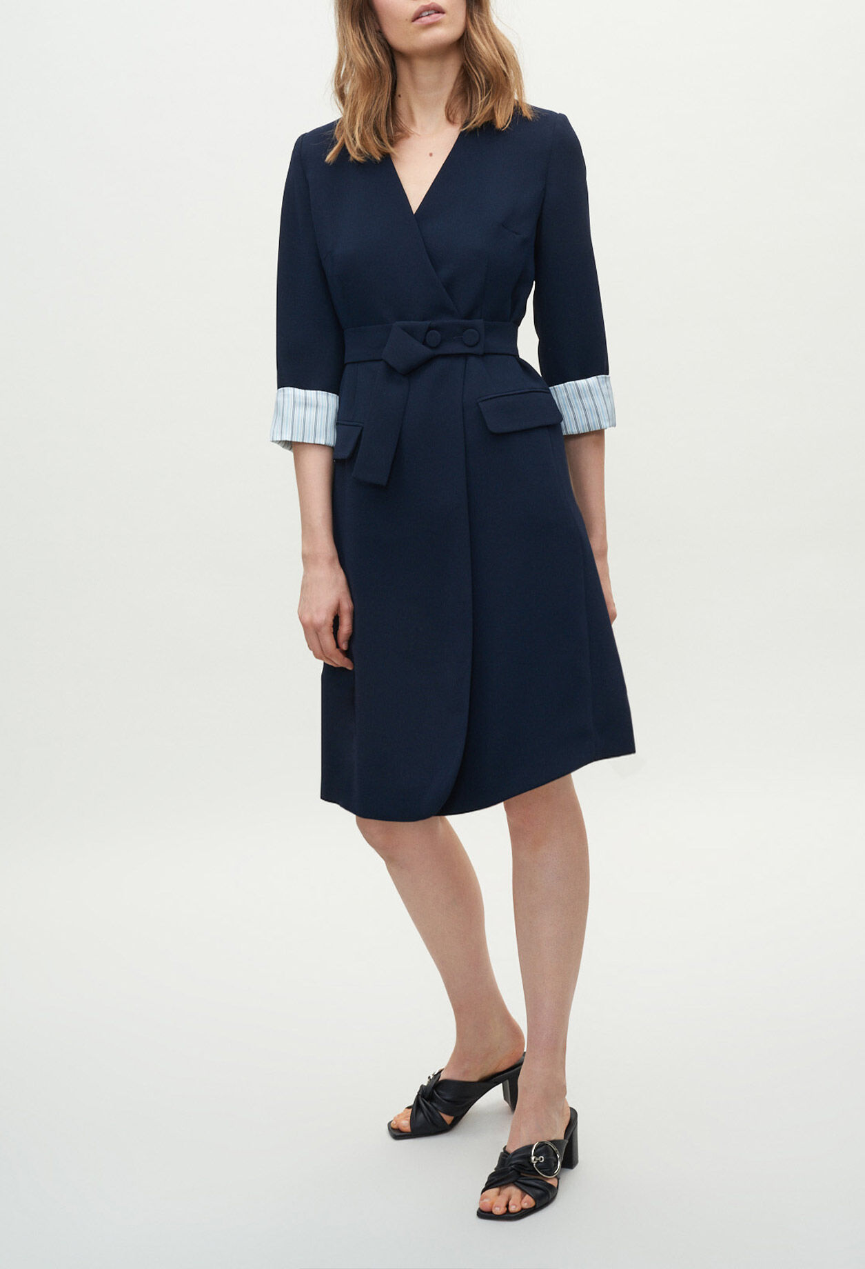 Vestido con puños en contraste