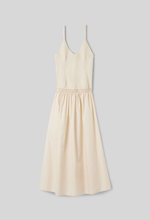 Vestido midi con cuerpo de croché.