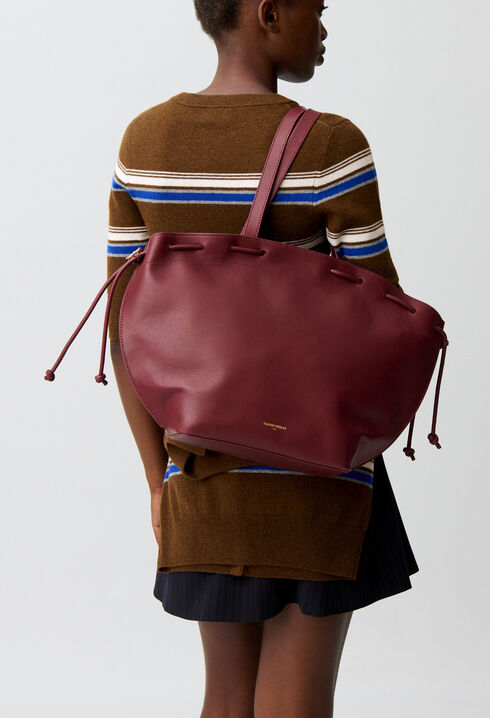Bolso piel lisa con aros dorados