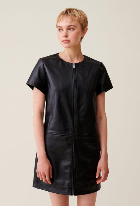 Vestido corto de cuero con cremallera