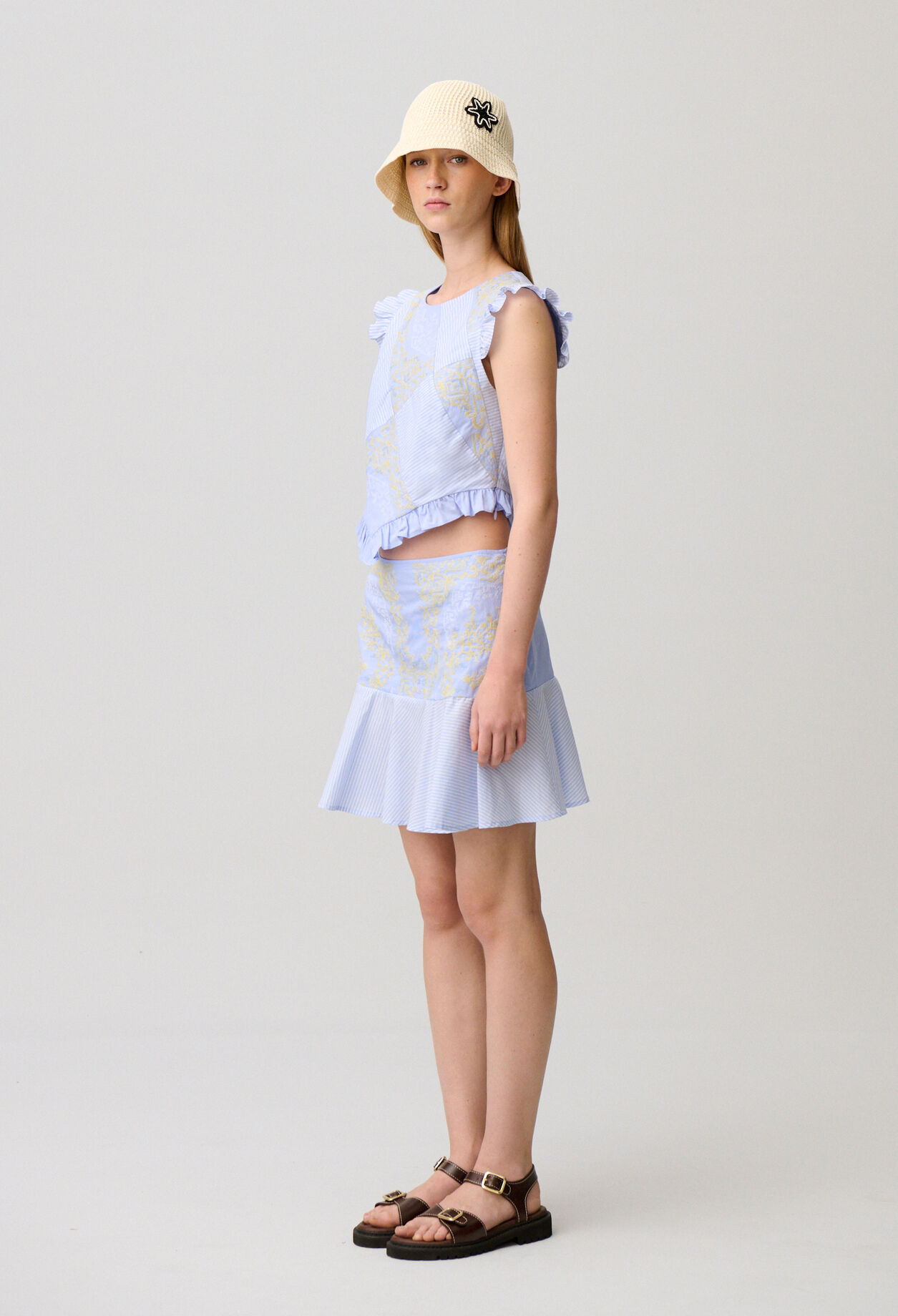 Top estampado con volantes