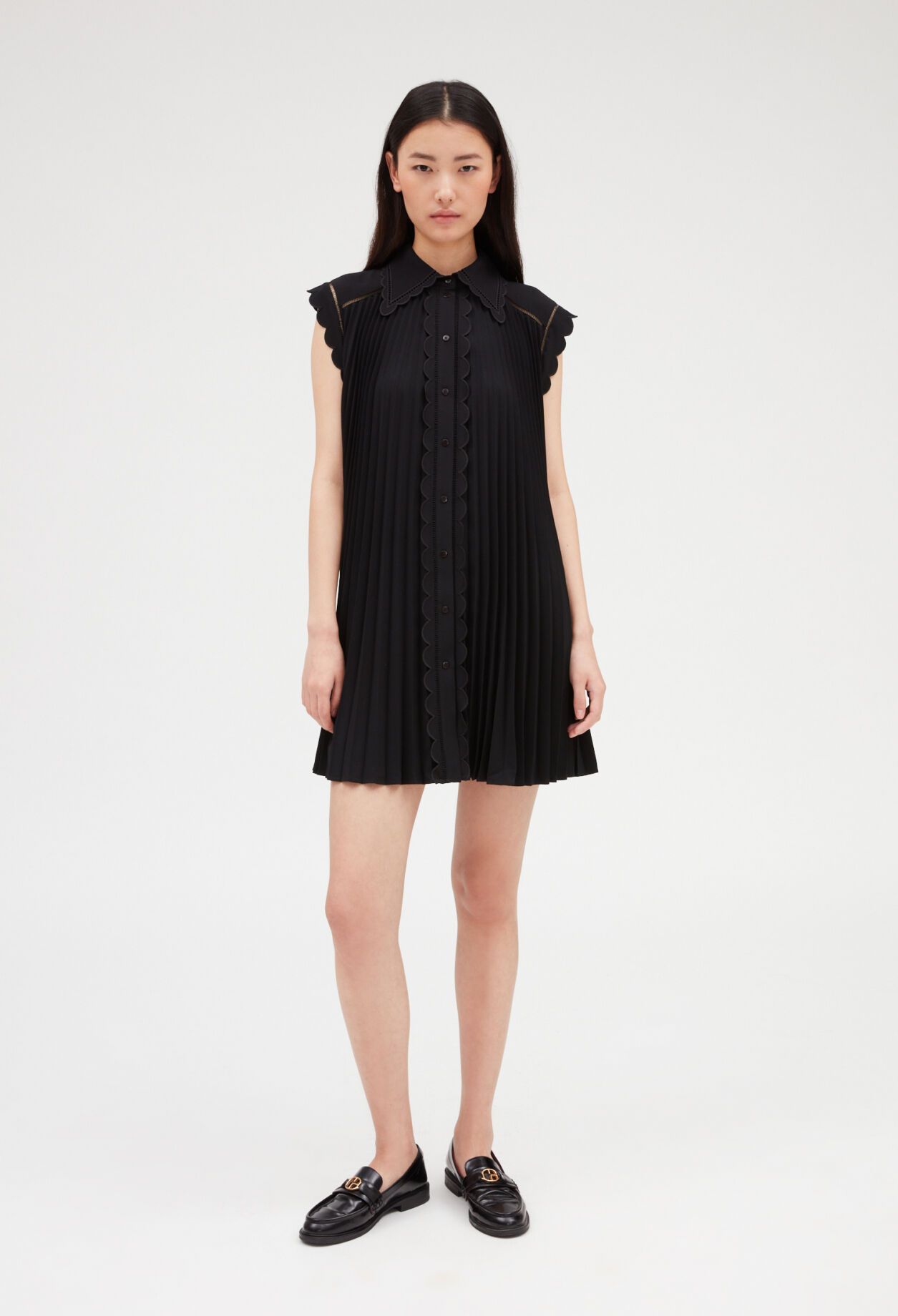 Vestido corto plisado