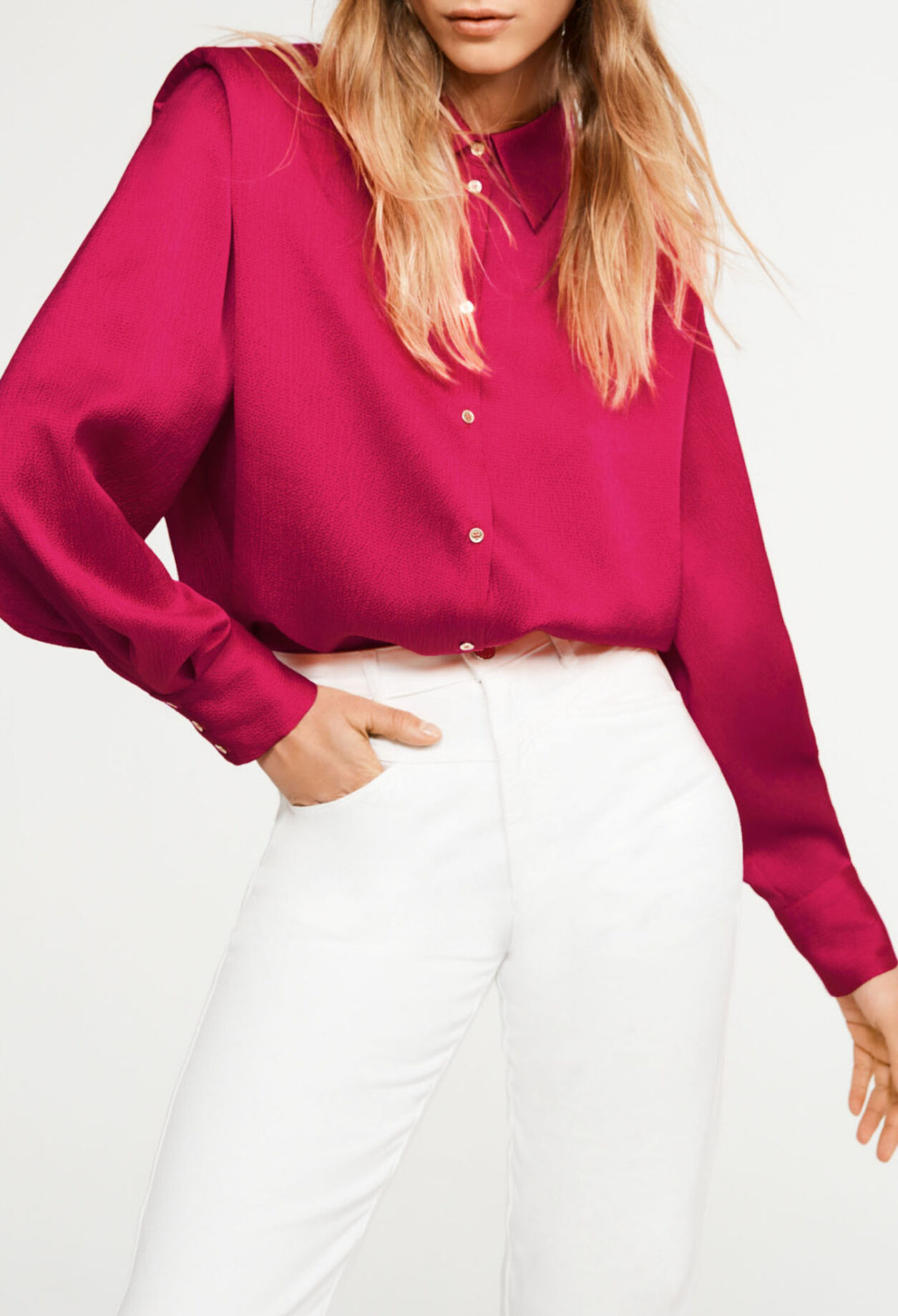 Camisa con hombreras