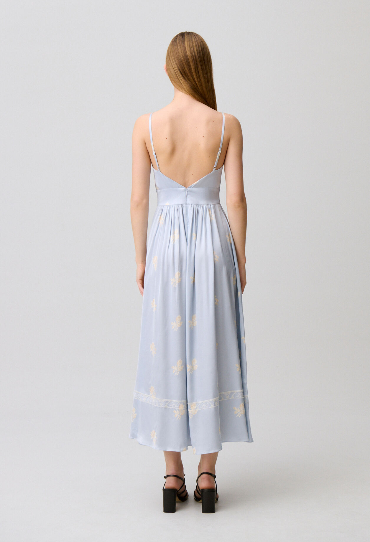 Vestido fluido con tirantes