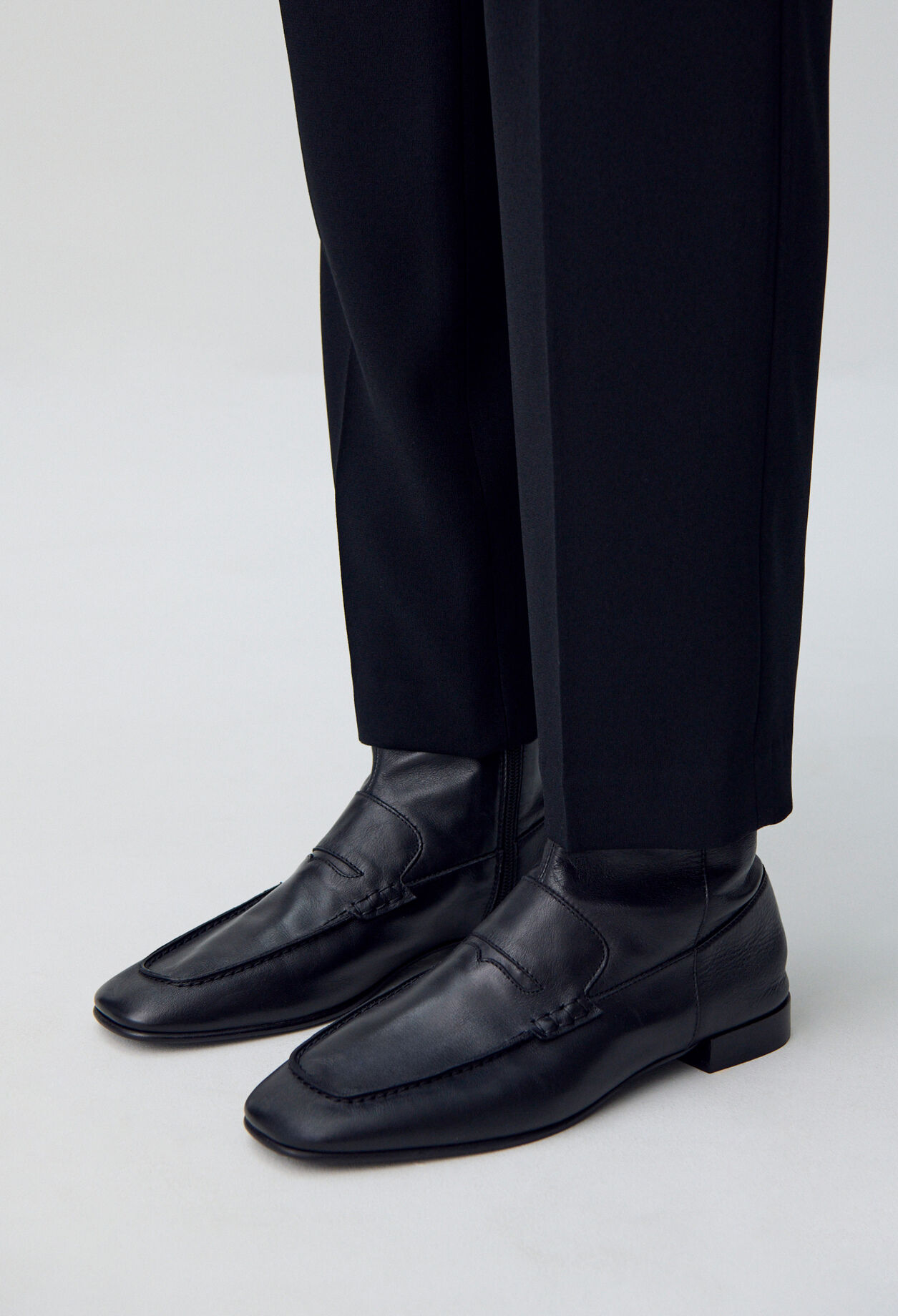 Botines de cuero estilo mocasín