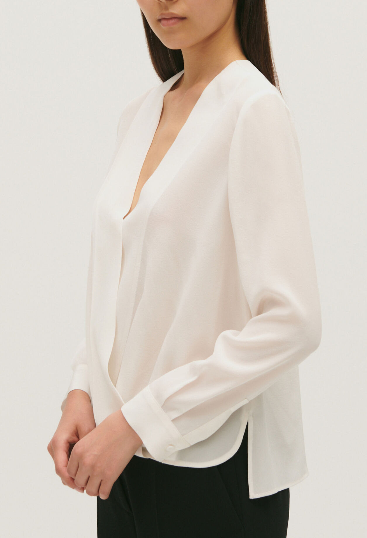 Blusa con cuello en V